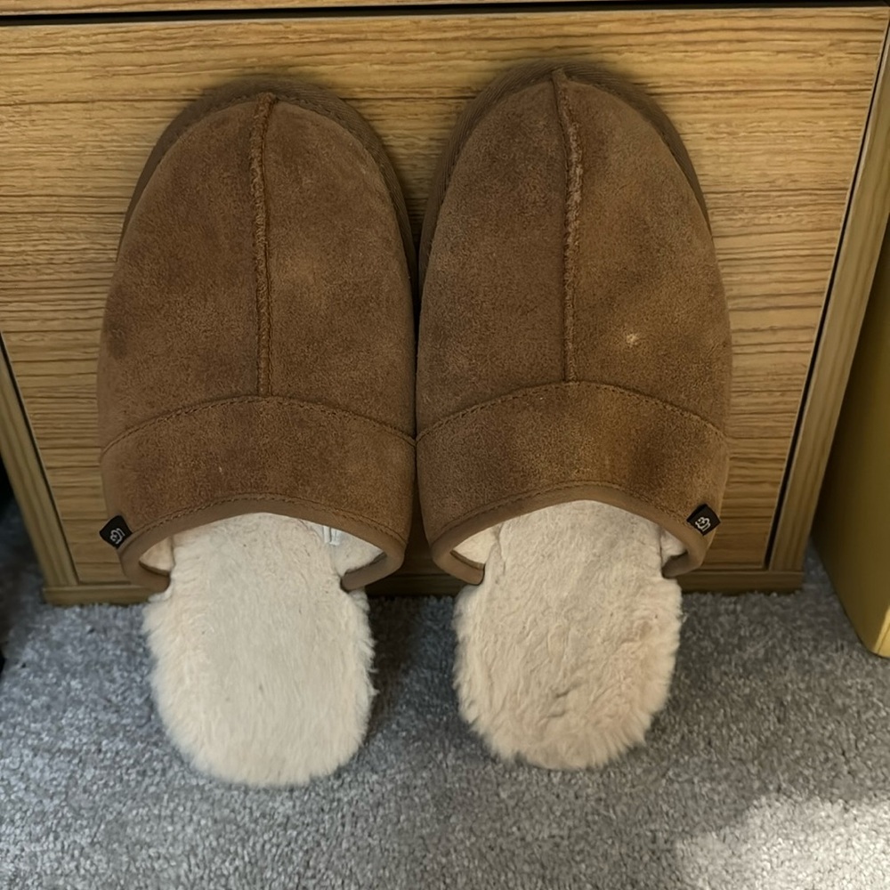 Men’s Ugg Slippers! Size 9M